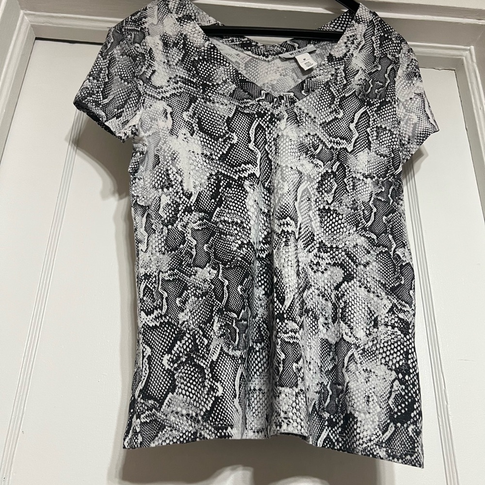 White House Black Market Monochrome Abstract Short Sleeve Top